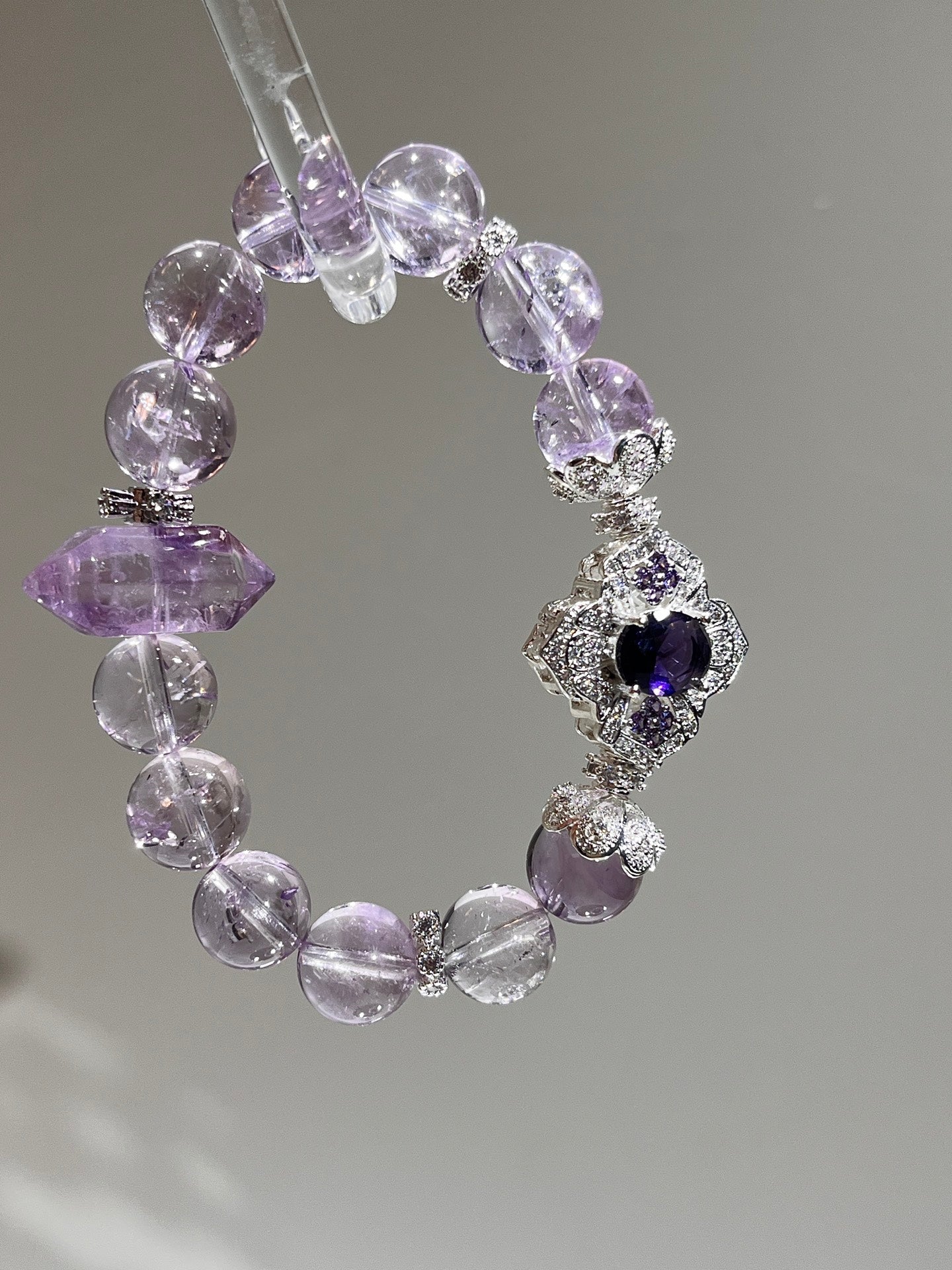 【薰紫灵柱 Lavender - Hued Amethyst Column】