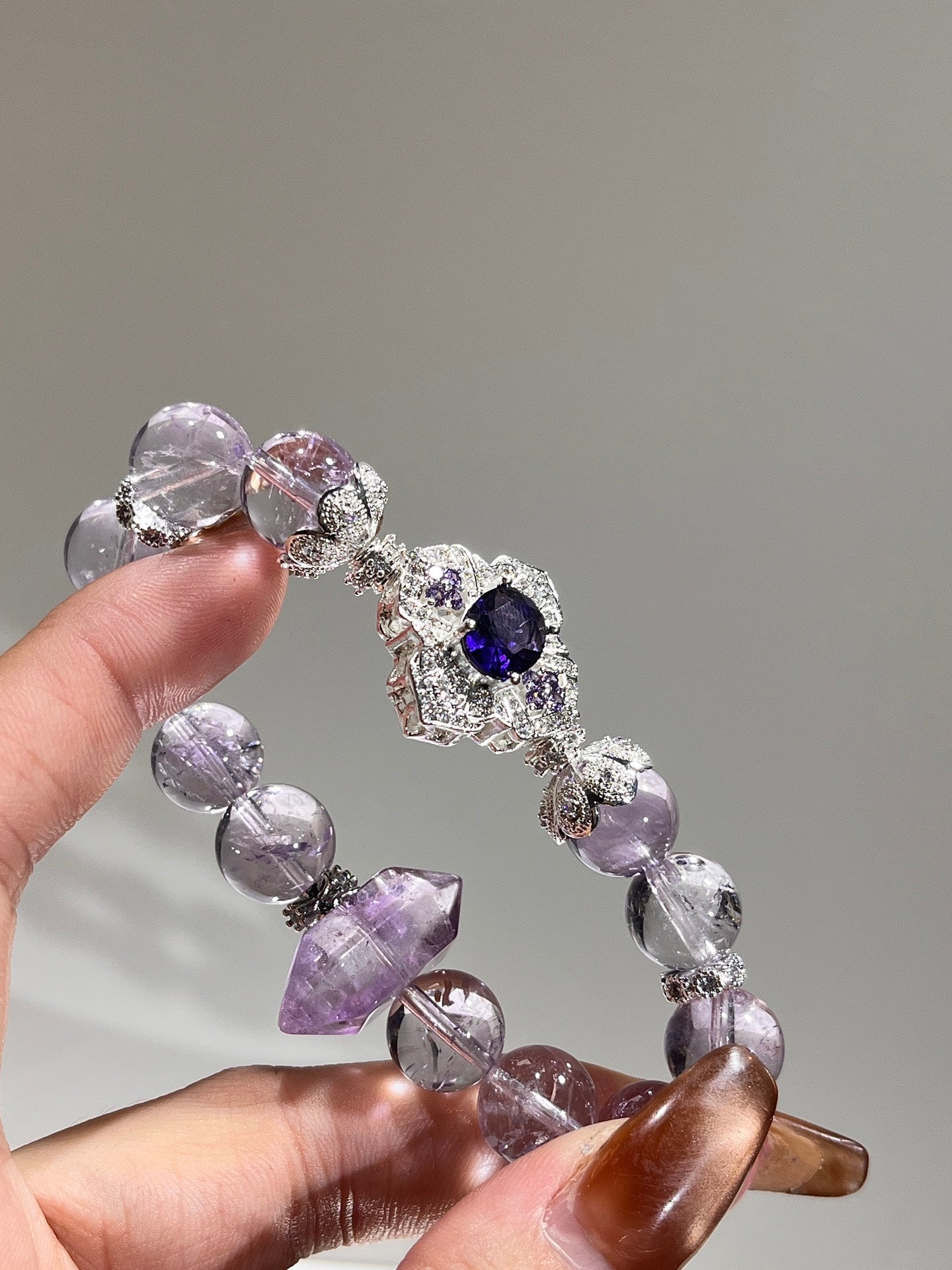 【薰紫灵柱 Lavender - Hued Amethyst Column】