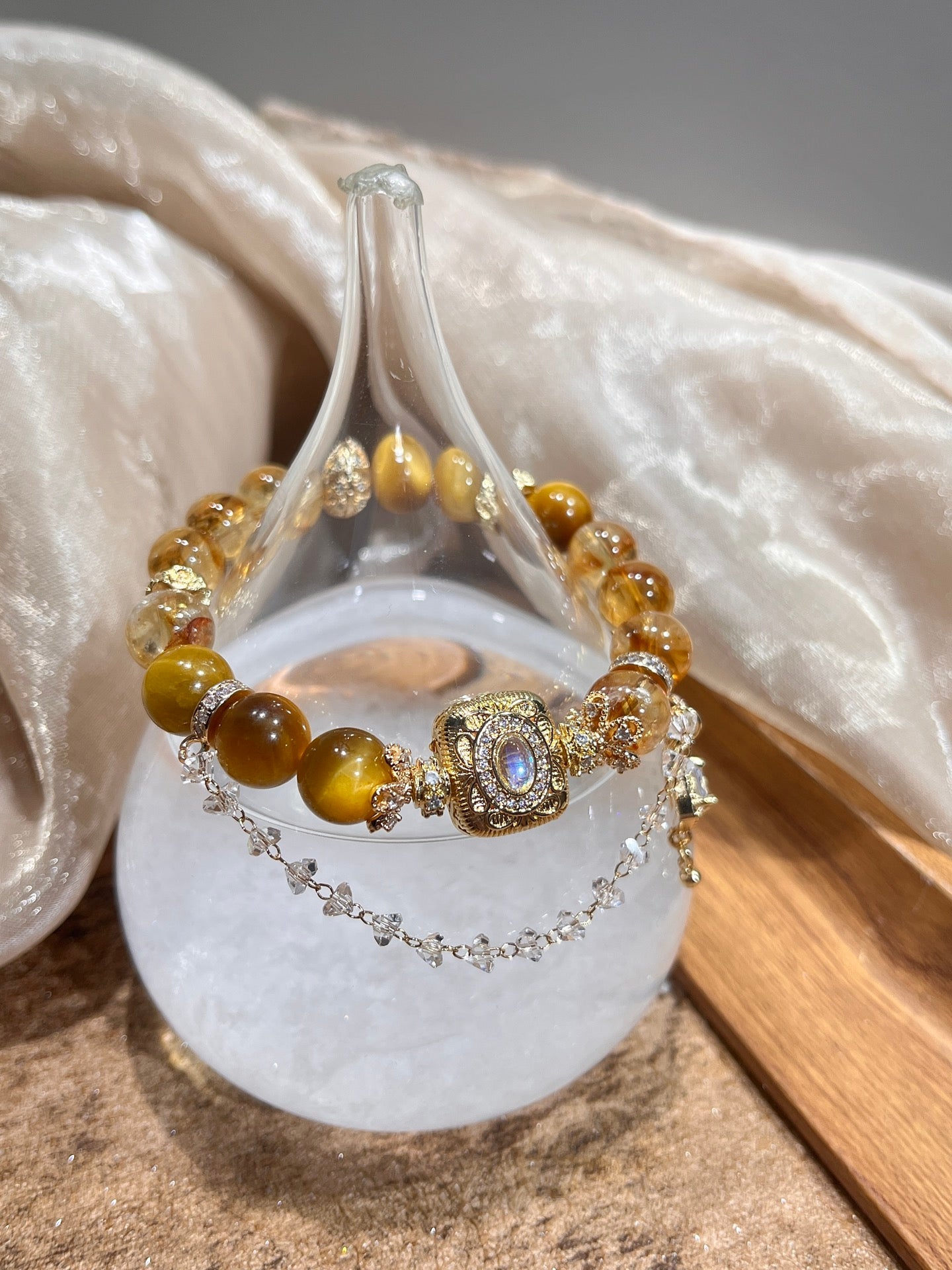 【金霸耀芒 Golden Pagoda Glow】
