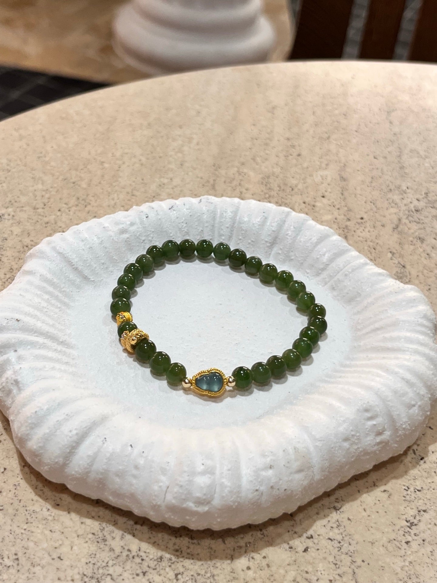 【碧影凝翠 Emerald Green Elegance】