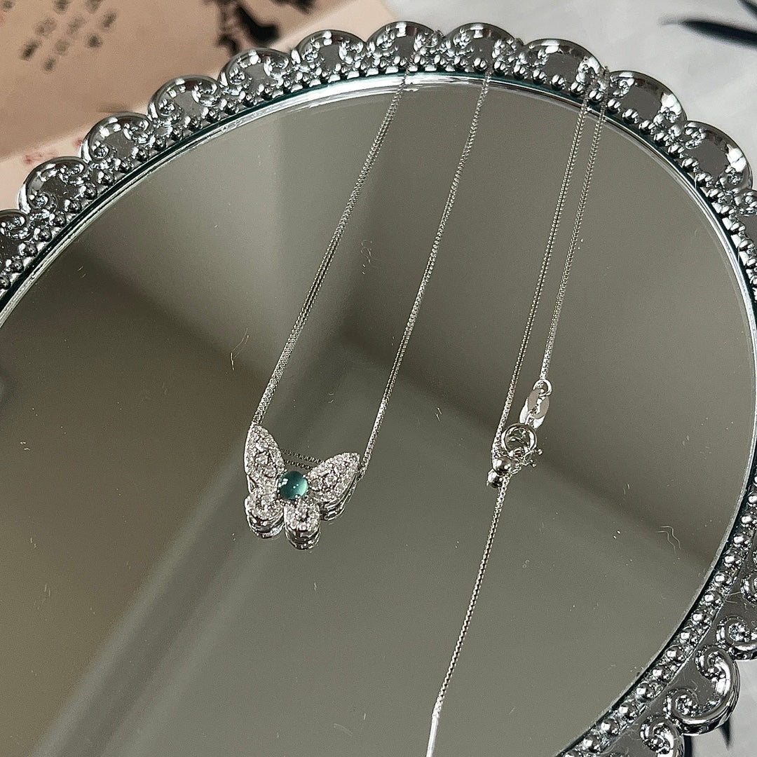 【蝶舞翠韵 Butterflies Dancing with Emerald Charm】