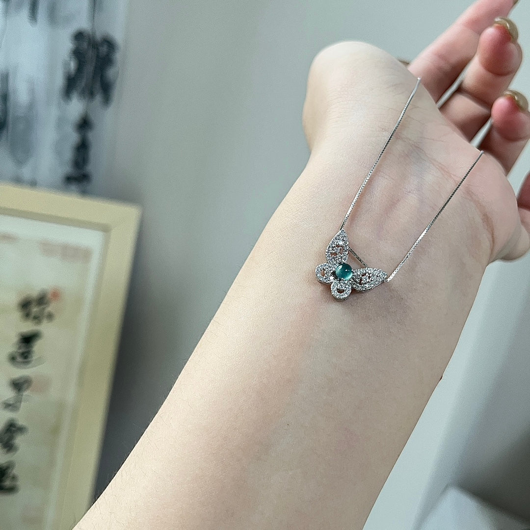 【蝶舞翠韵 Butterflies Dancing with Emerald Charm】