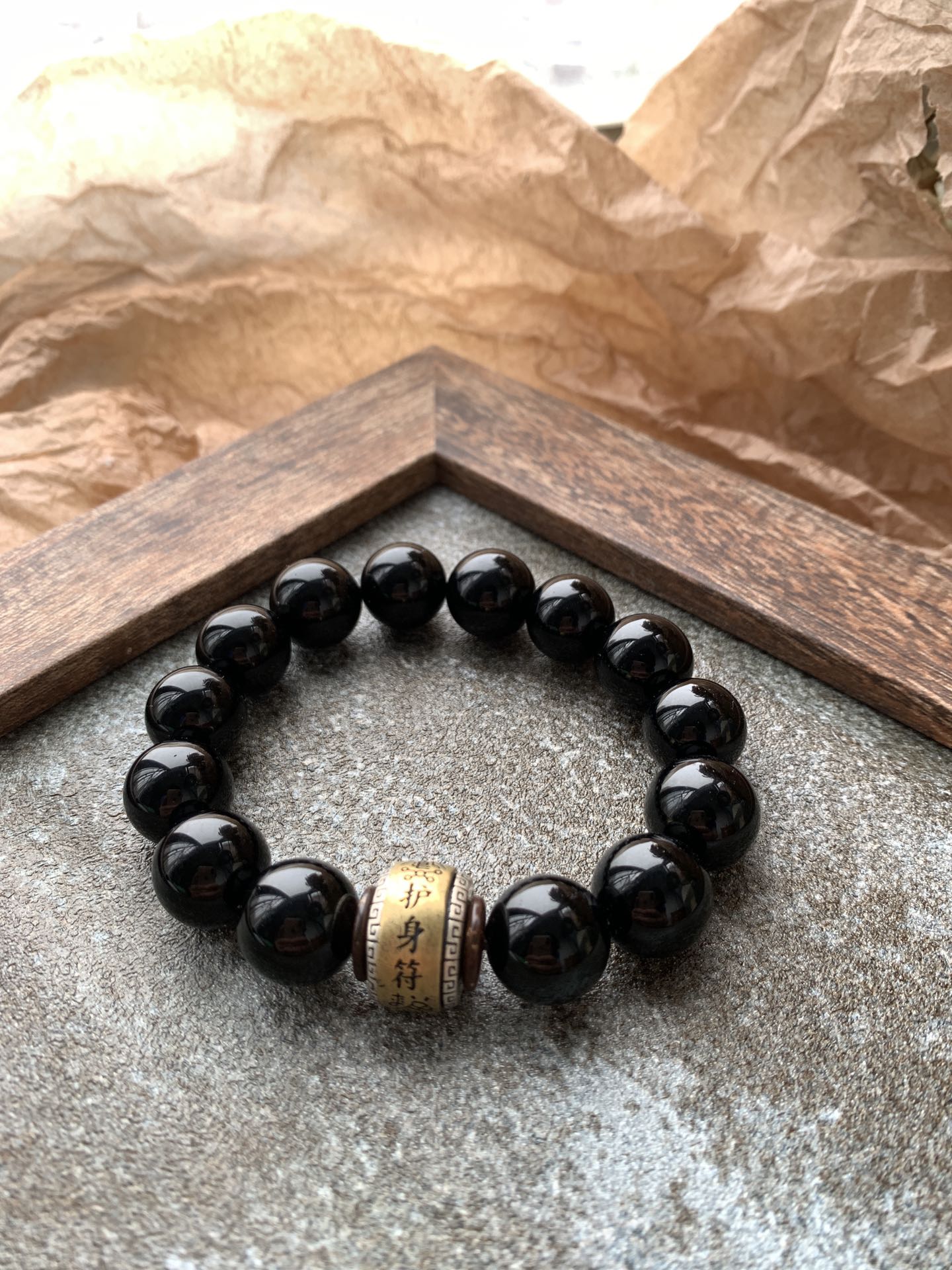 【黑曜护佑 Obsidian Amulet】